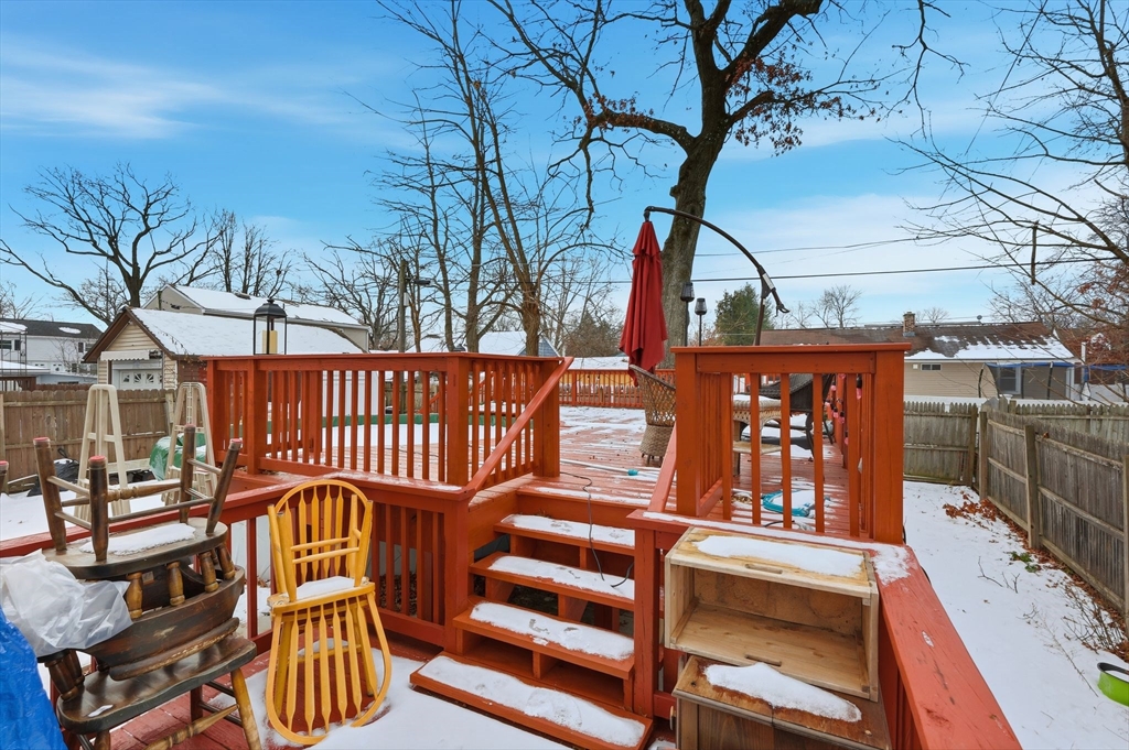 44 Border Street Springfield, MA 01104 - Photo 35 of 36 a balcony with table and chairs