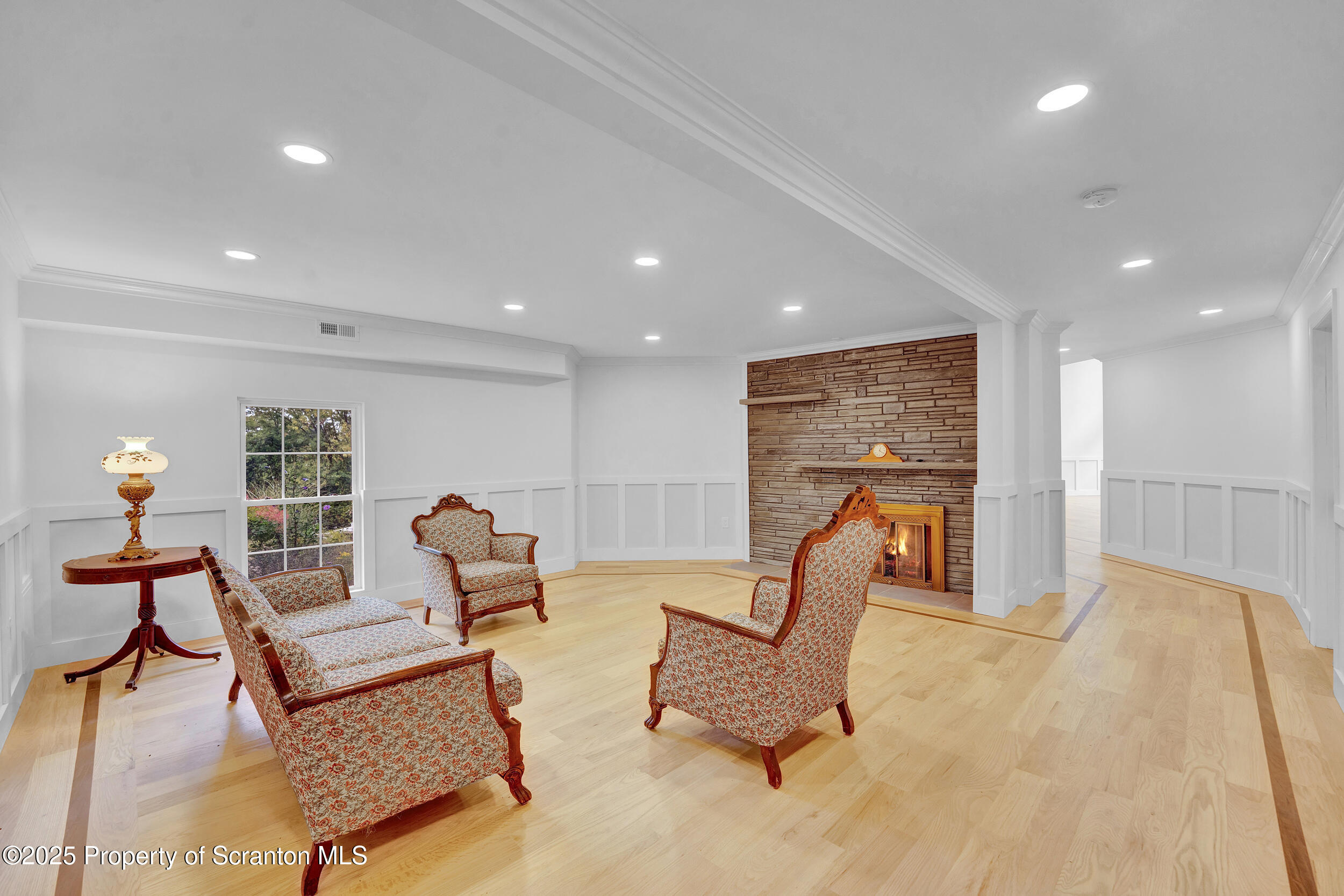 33 Fordham Road Wilkes Barre, PA 18702 - Photo 37 of 84 a living room with furniture and a table