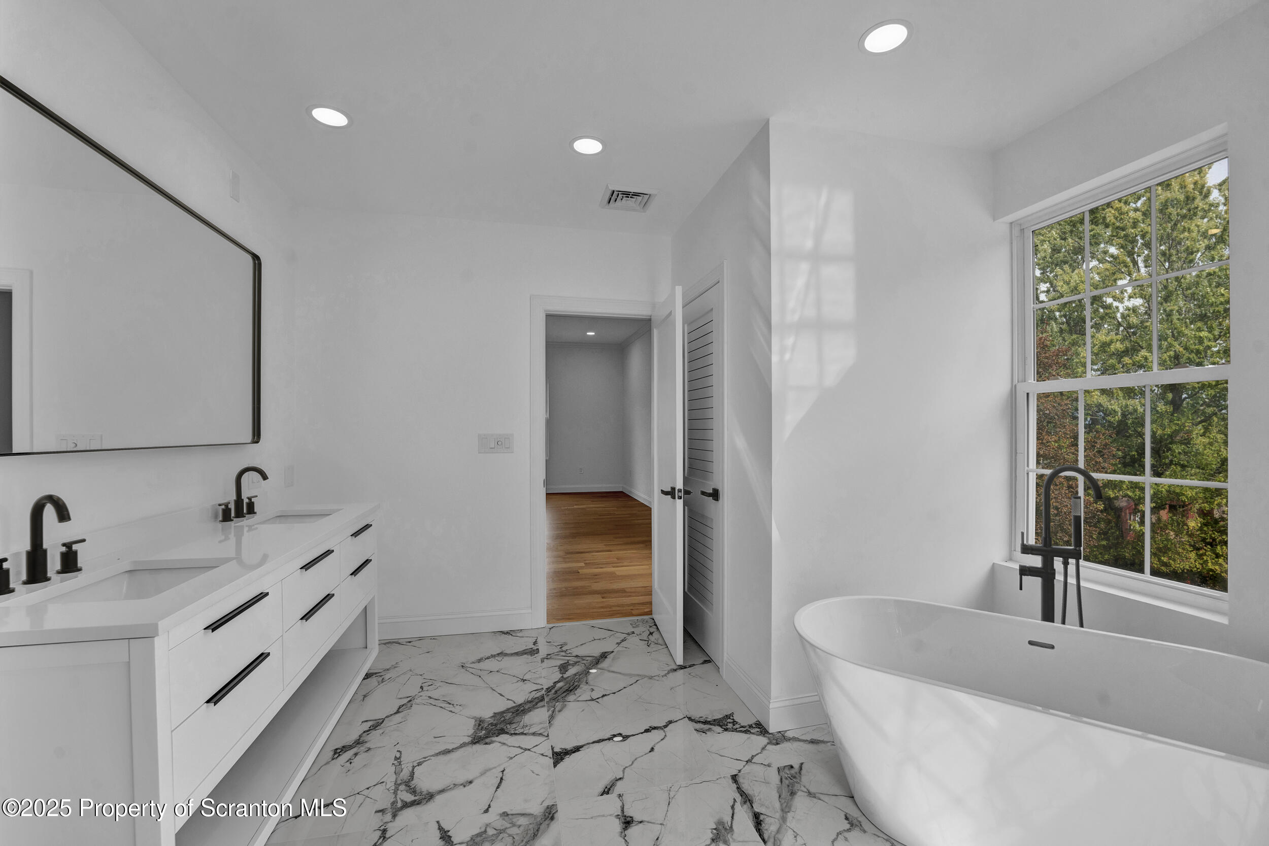 33 Fordham Road Wilkes Barre, PA 18702 - Photo 54 of 84 a bathroom with a tub sink and mirror
