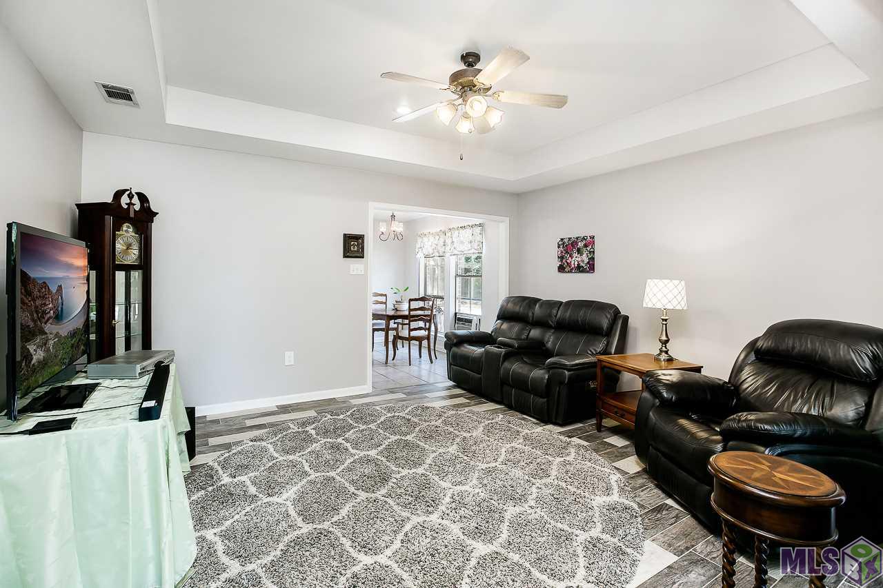 15093 Ridgewood Avenue Prairieville, LA 70769 - Photo 4 of 24 Gallery Image 4