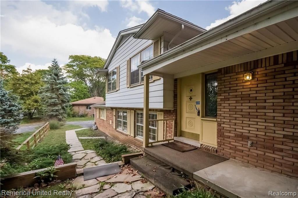 36203 Paddleford Road Farmington Hills, MI 48331 - Photo 4 of 42