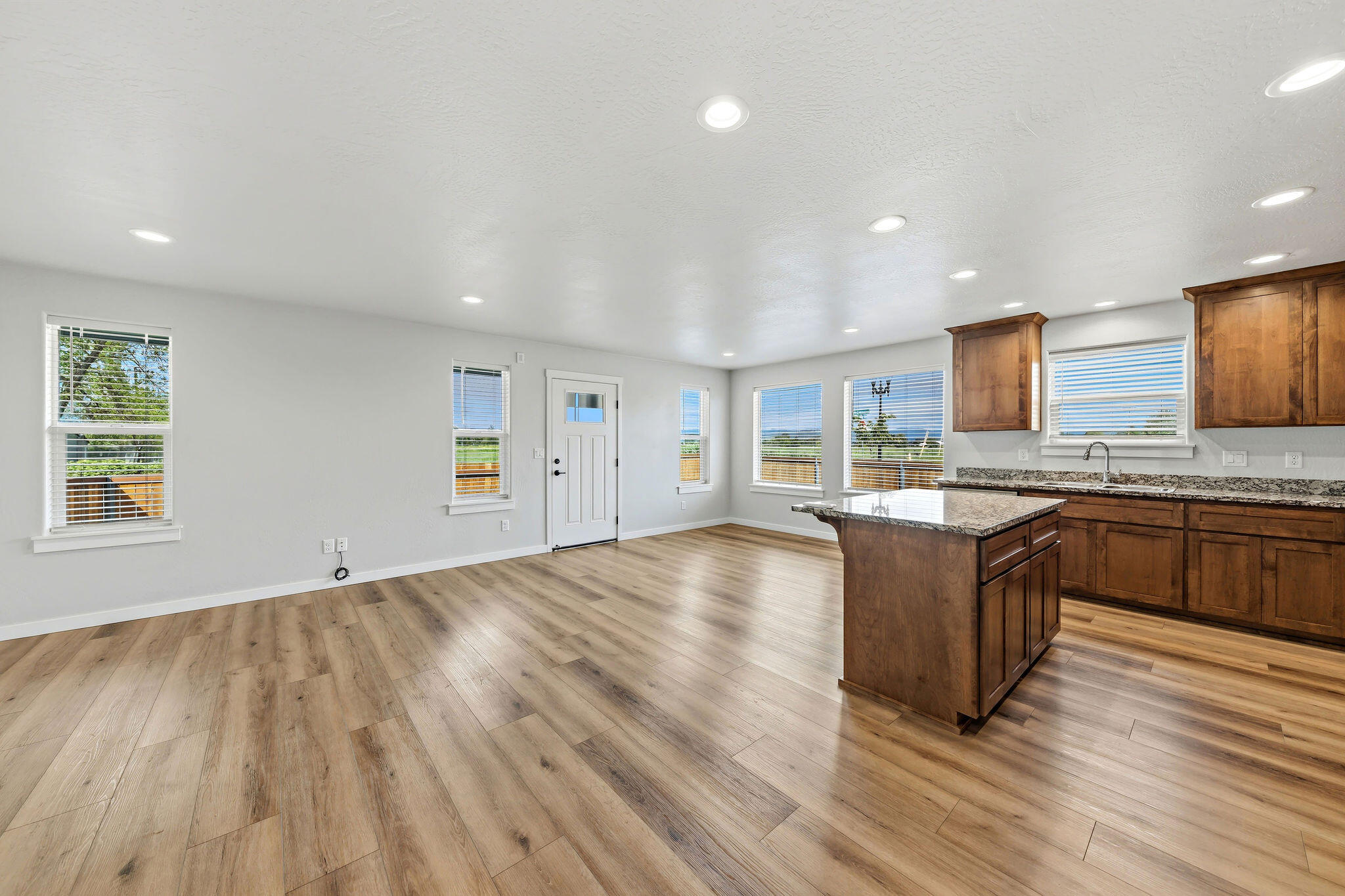 4762 Gebhard Road Central Point, OR 97502 - Photo 7 of 26
