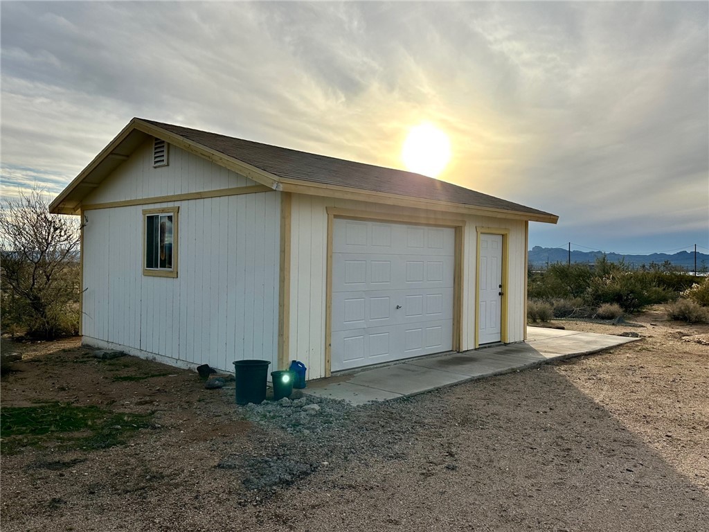 3309 Bacobi Road Golden Valley, AZ 86413 - Photo 26 of 31 View of garage