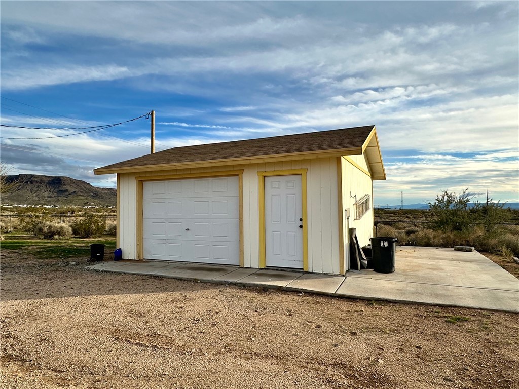 3309 Bacobi Road Golden Valley, AZ 86413 - Photo 27 of 31 Garage with a mountain view