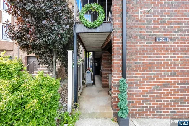 a view of a pathway with a house