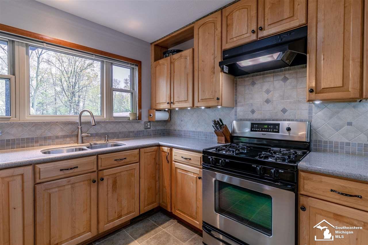 10435 Douglas Road Temperance, MI 48182 - Photo 7 of 45