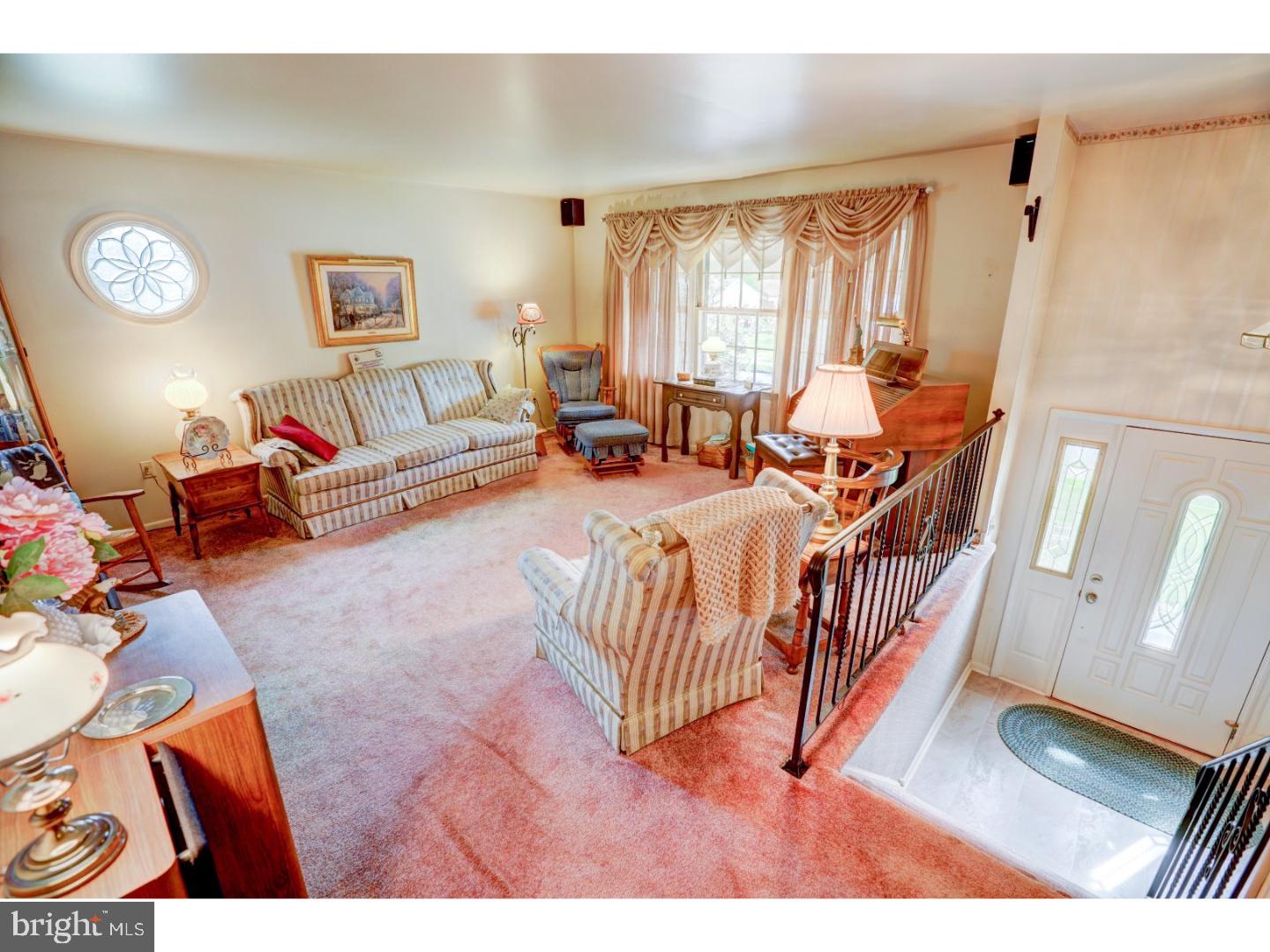 16 Fort Donelson Road Pennsville, NJ 08070 - Photo 4 of 23 Living Room