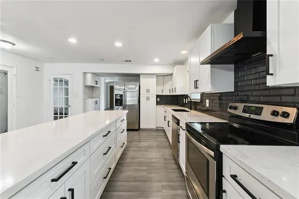 $235,000 | 3701 Dulaney Drive, Harvey, LA 70058