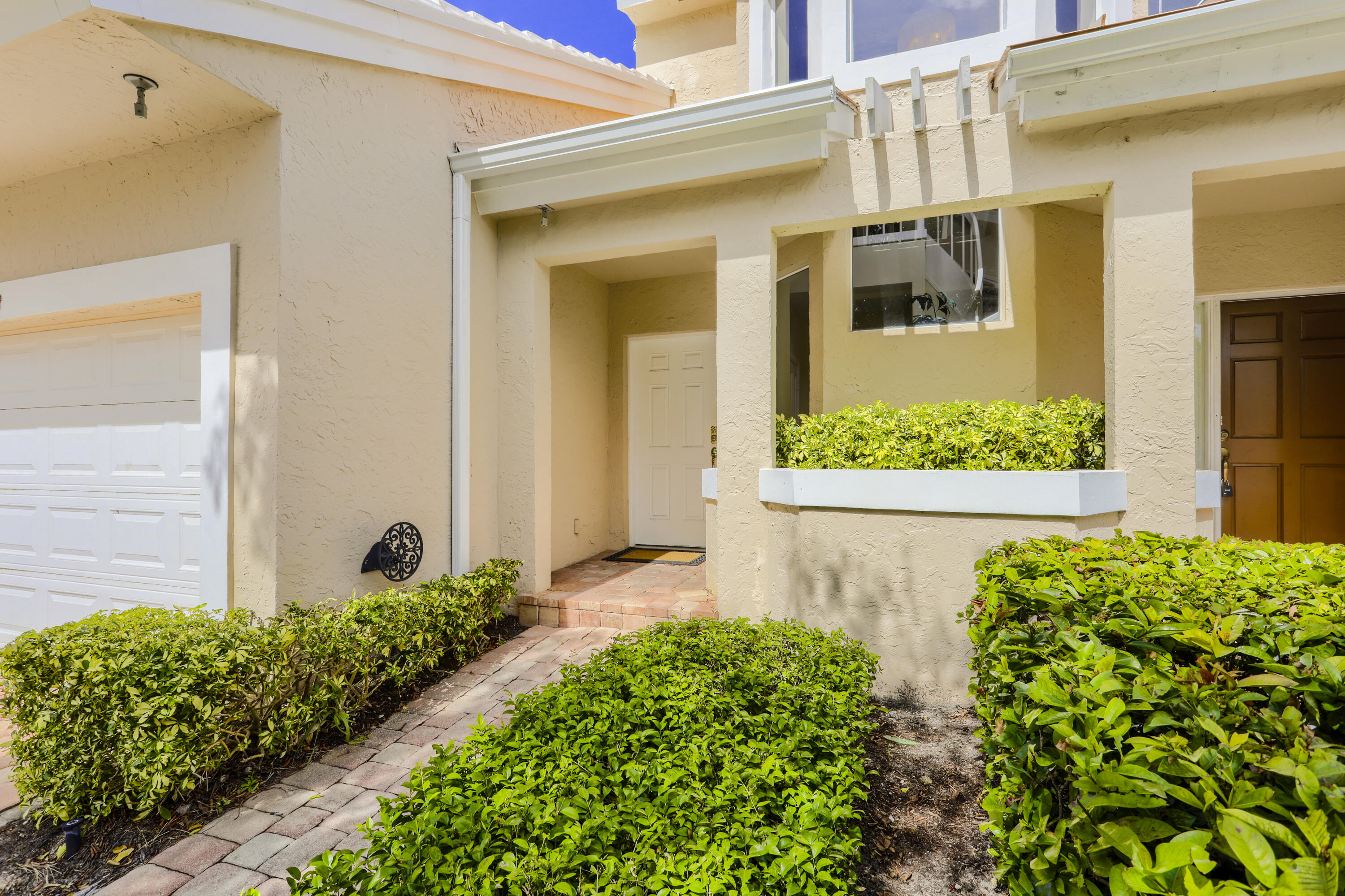 1403 Captains Way Jupiter, FL 33477 - Photo 3 of 40 04_04__20a1420-hdr(7)_cc ex