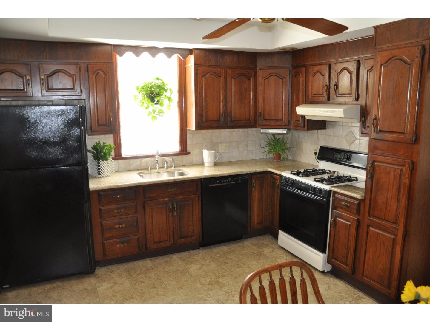 27 Gordon Road Glenside, PA 19038 - Photo 6 of 25 Gallery Image 6