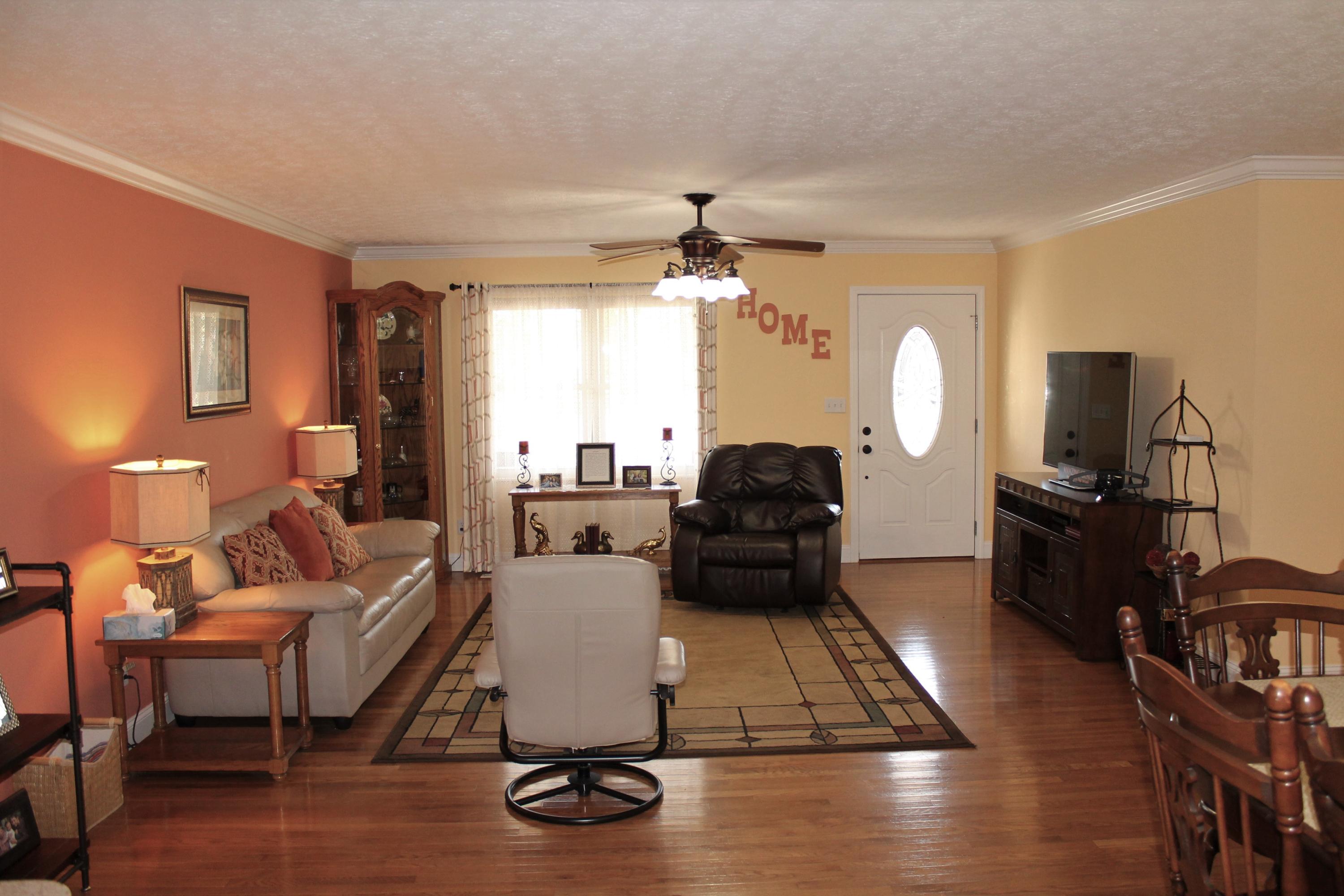 320 Pecan Circle Corryton, TN 37721 - Photo 3 of 8 Living Room