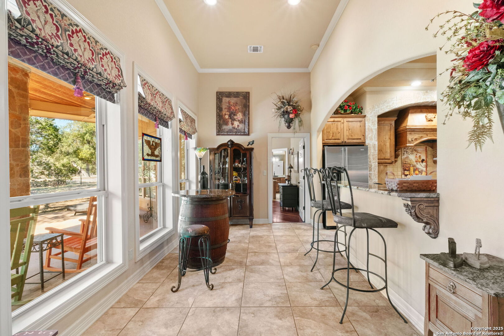325 Whitestone Drive Spring Branch, TX 78070 - Photo 31 of 50 a living room with patio furniture and a potted plant