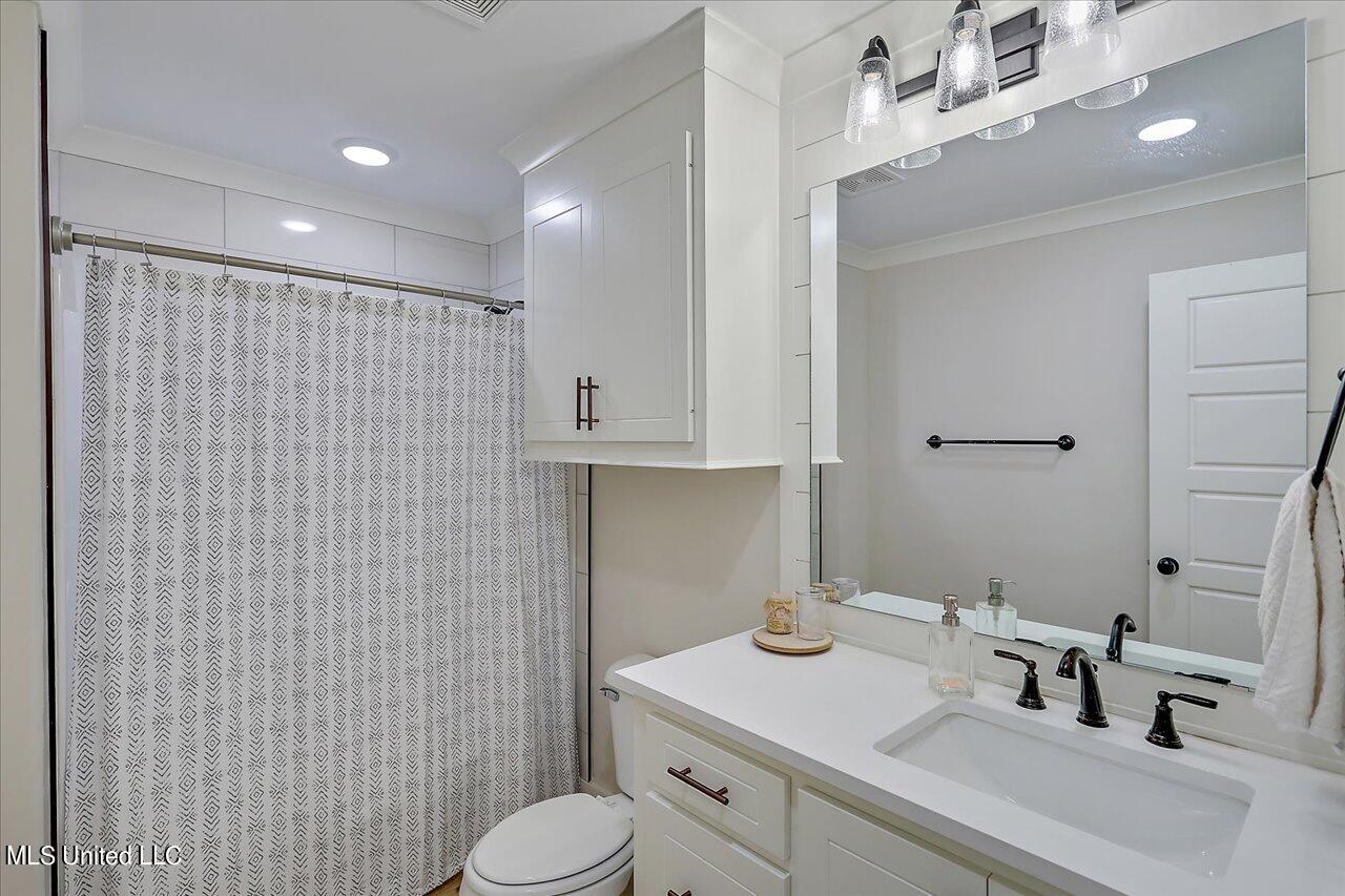 871 Mullican Road Florence, MS 39073 - Photo 16 of 26 m guest bath