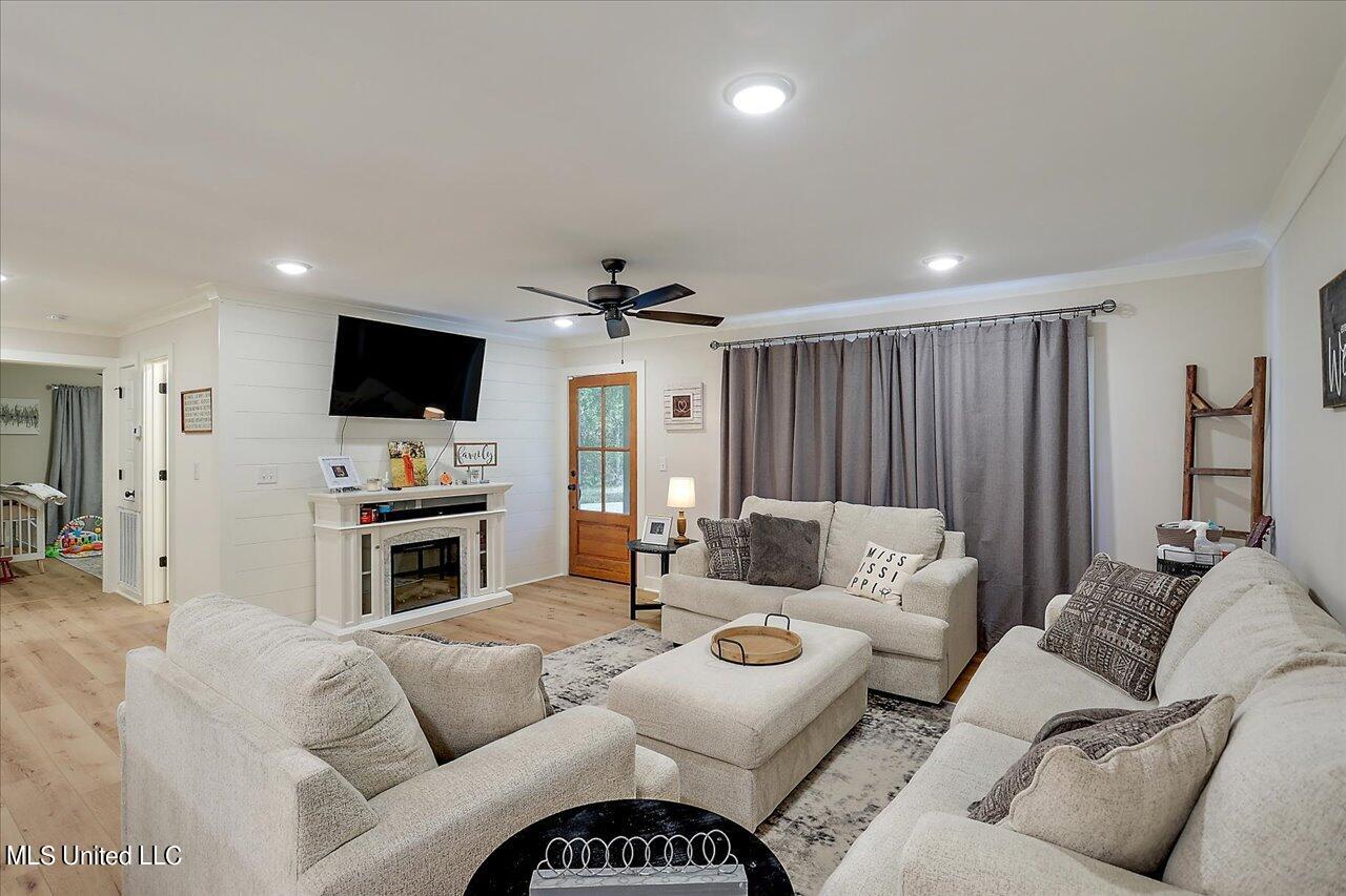 871 Mullican Road Florence, MS 39073 - Photo 6 of 26 mullican living room 2