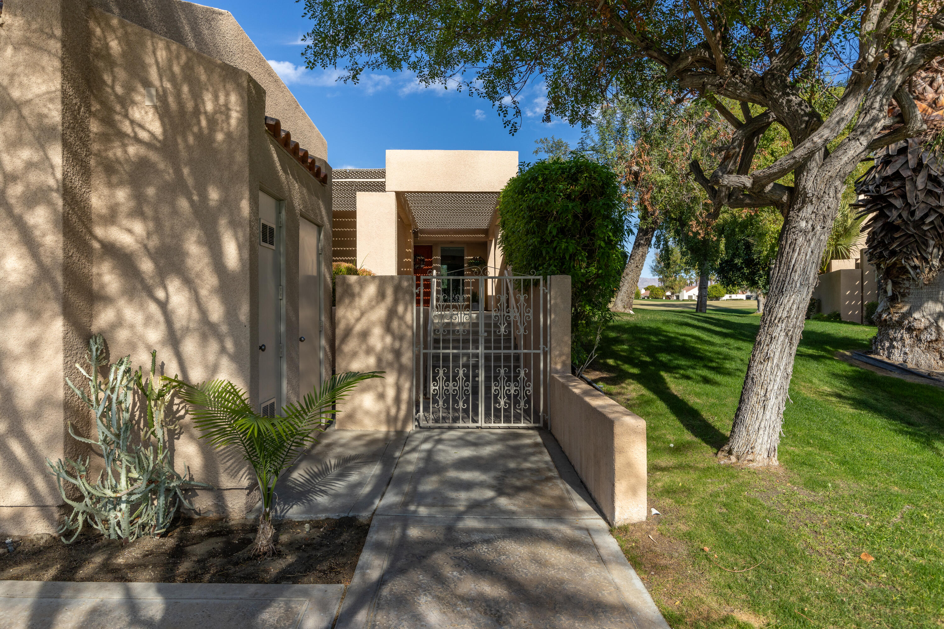 35 Mission Court Rancho Mirage, CA 92270 - Photo 2 of 45 1N4A6727