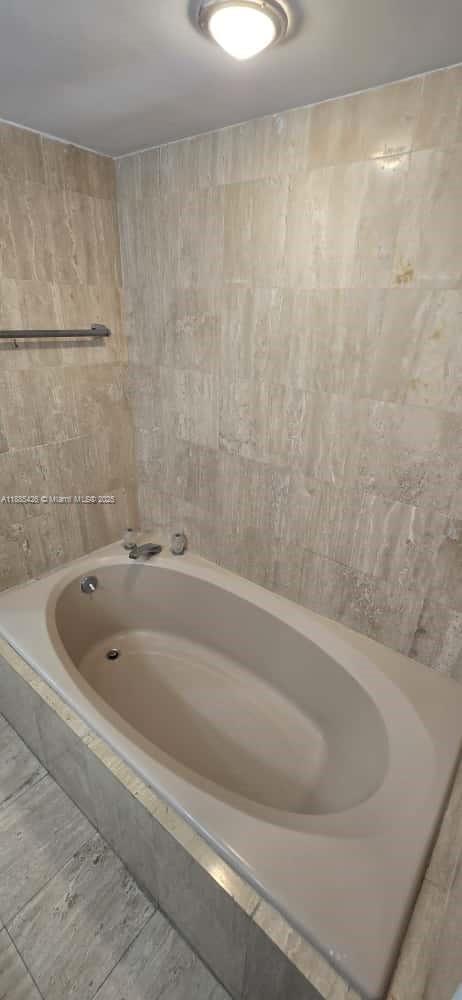 2843 South Bayshore Drive, Unit 3A Miami, FL 33133 - Photo 31 of 43 a bathroom with a bathtub