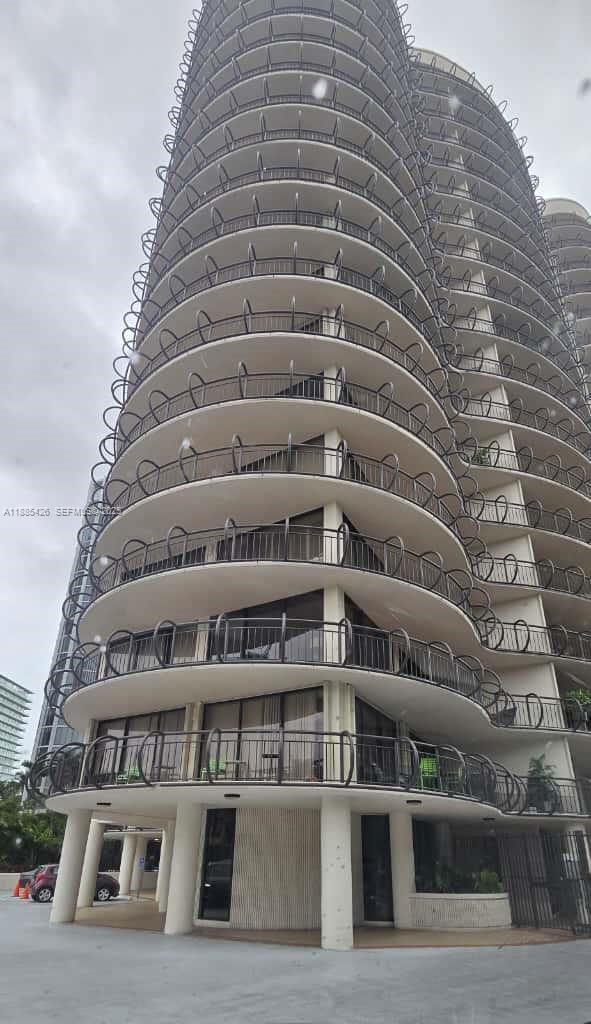 2843 South Bayshore Drive, Unit 3A Miami, FL 33133 - Photo 38 of 43 a front view of a building