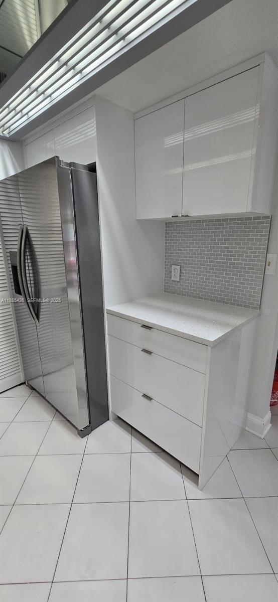 2843 South Bayshore Drive, Unit 3A Miami, FL 33133 - Photo 10 of 43 a view of a refrigerator and window