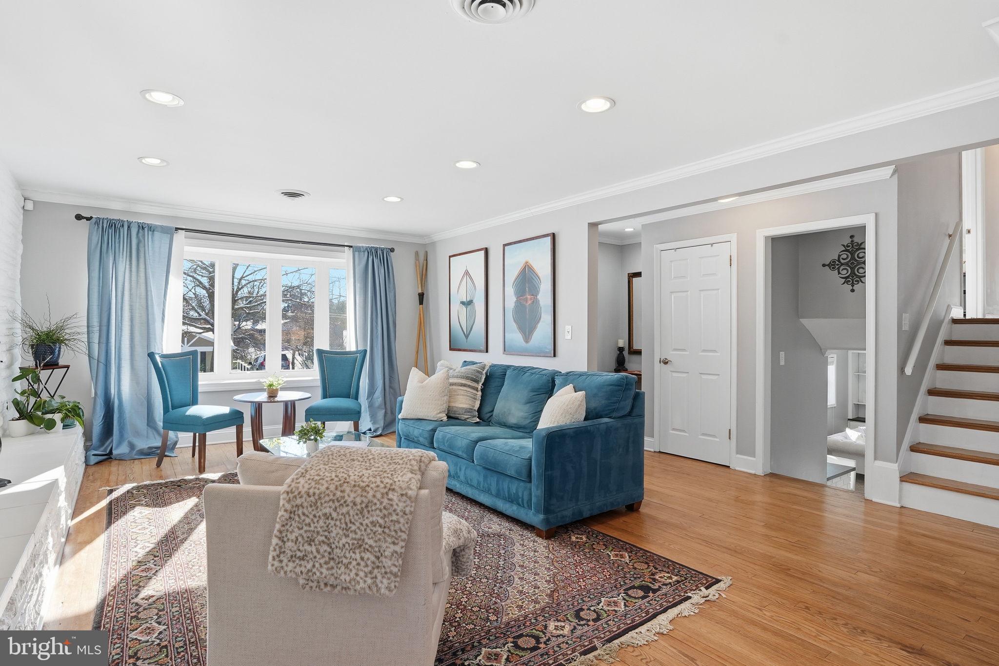 19 Williams Drive Annapolis, MD 21401 - Photo 4 of 45 a living room with furniture and large windows