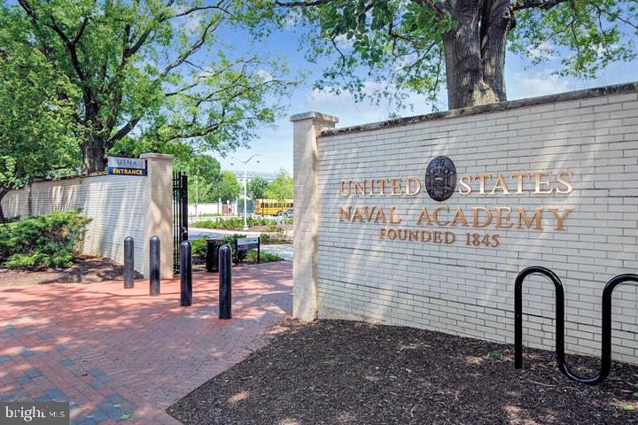 19 Williams Drive Annapolis, MD 21401 - Photo 45 of 45 a view of a patio with table and chairs and potted plants