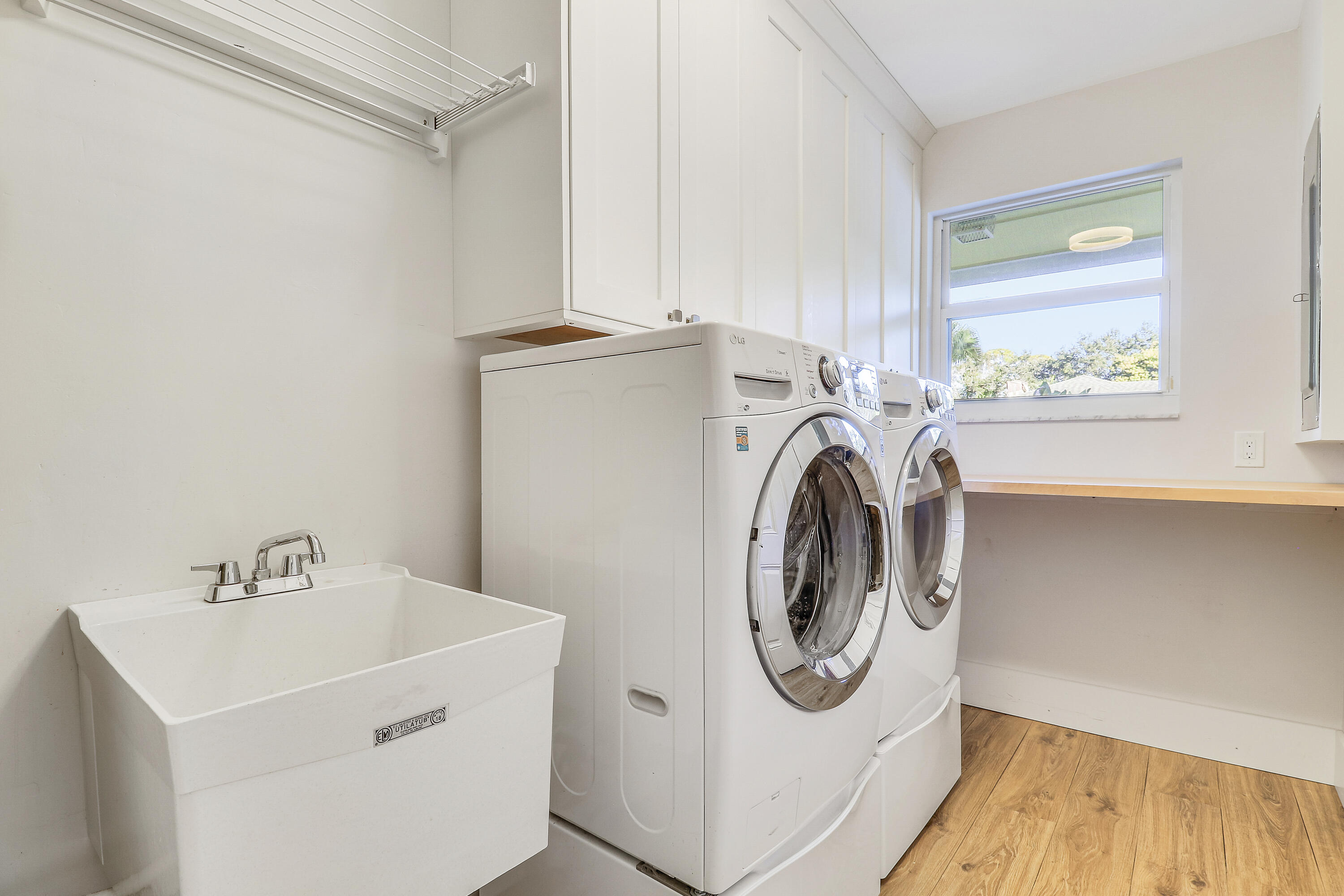5775 Set-N-Sun Place Jupiter, FL 33458 - Photo 38 of 54 a utility room with dryer and washer