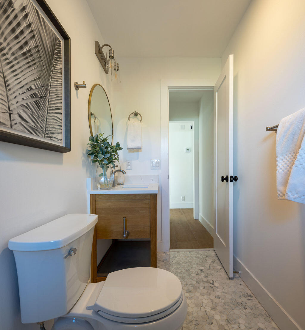 517 Rye Lane Delray Beach, FL 33444 - Photo 24 of 36 Guest Bathroom
