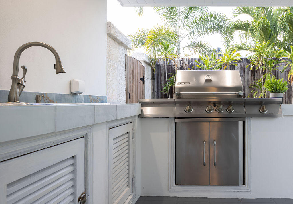 517 Rye Lane Delray Beach, FL 33444 - Photo 30 of 36 Outdoor Kitchen