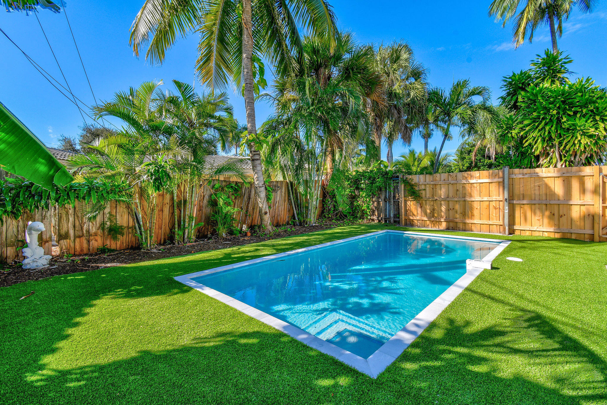 517 Rye Lane Delray Beach, FL 33444 - Photo 3 of 36 New Pool w/Turf