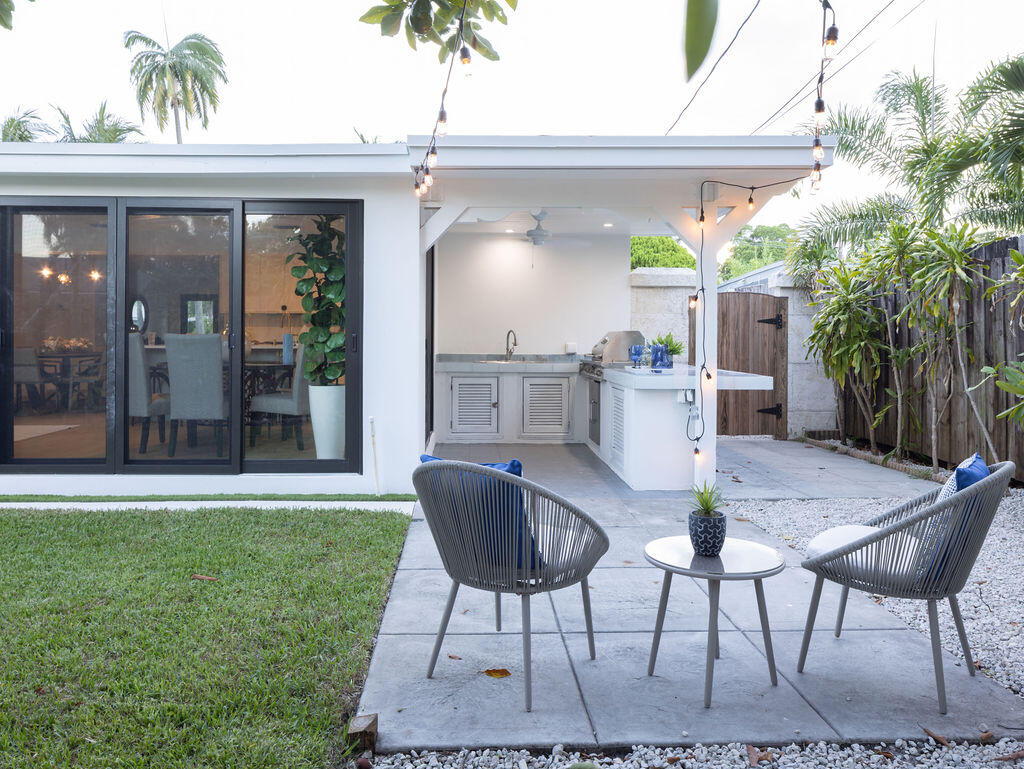 517 Rye Lane Delray Beach, FL 33444 - Photo 32 of 36 Patio