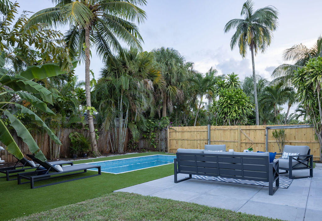517 Rye Lane Delray Beach, FL 33444 - Photo 35 of 36 Pool/Patio