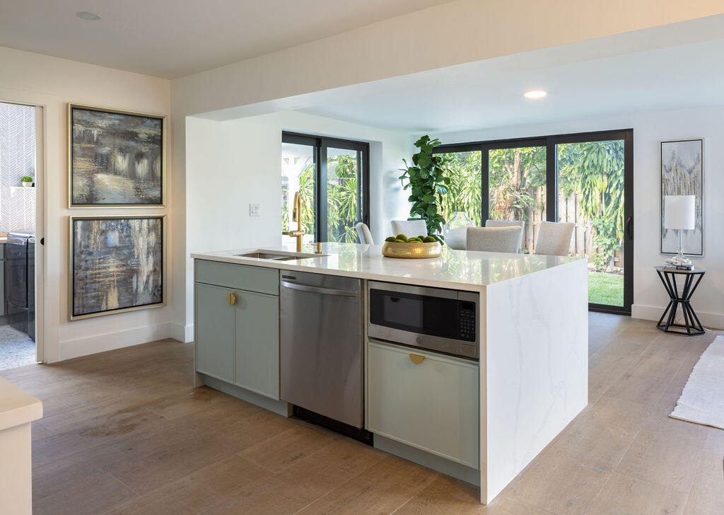 517 Rye Lane Delray Beach, FL 33444 - Photo 6 of 36 Kitchen Island