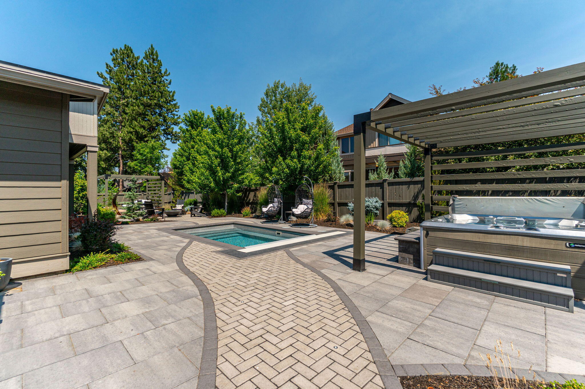60864 Southwest Headwaters Loop Bend, OR 97702 - Photo 32 of 56 Custom Paver Patio