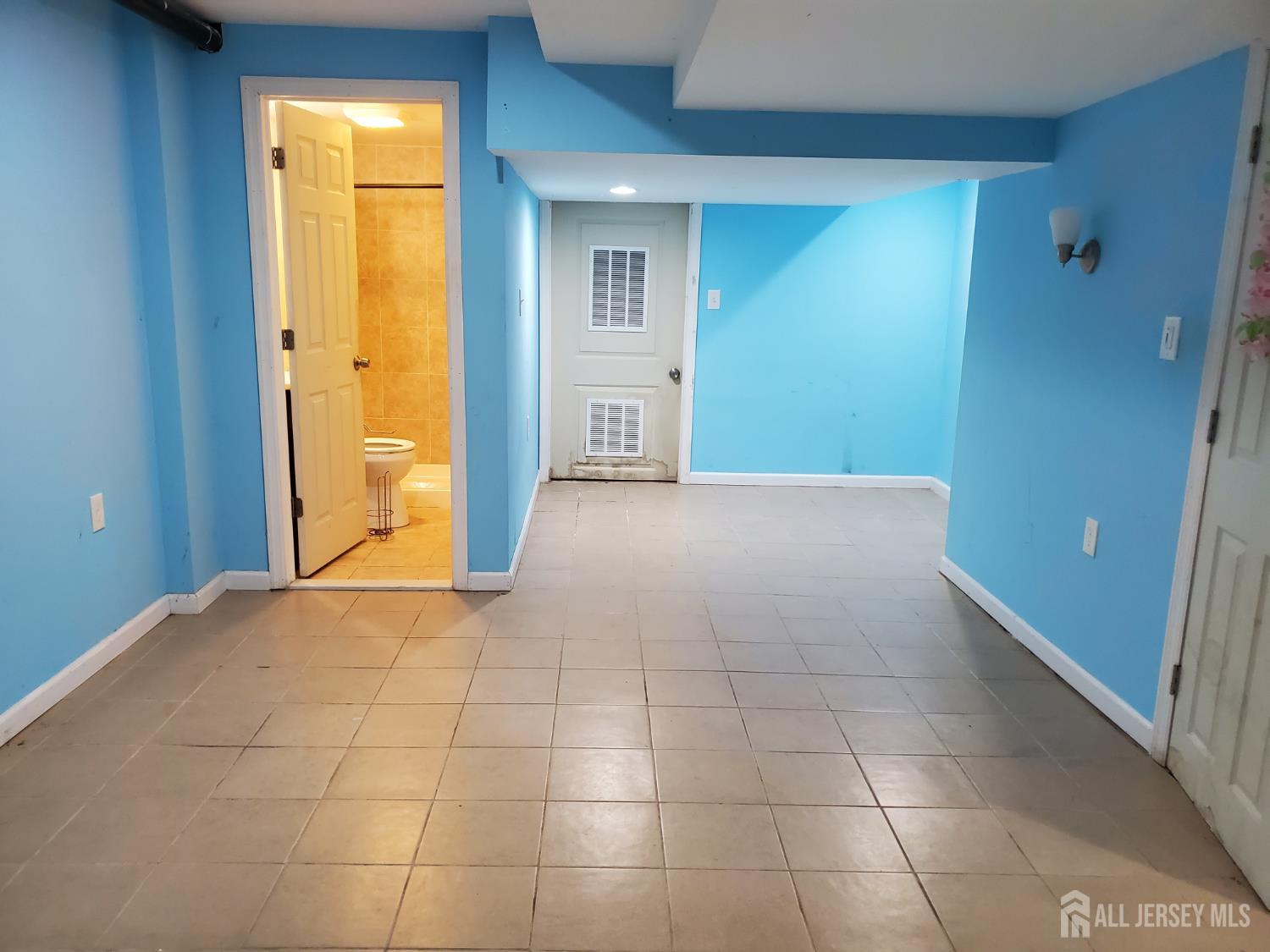 748 New Durham Road Edison, NJ 08817 - Photo 3 of 12 Gallery Image 3