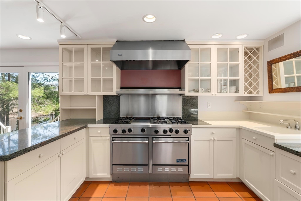 85 Kingswood Road Newton, MA 02466 - Photo 11 of 32