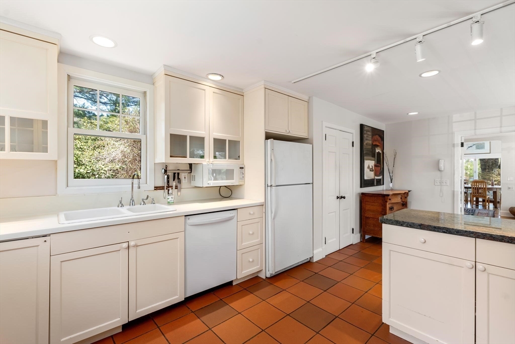 85 Kingswood Road Newton, MA 02466 - Photo 12 of 32