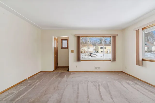 $379,000 | 1214 43 1/2 Avenue Northeast, Columbia Heights, MN 55421