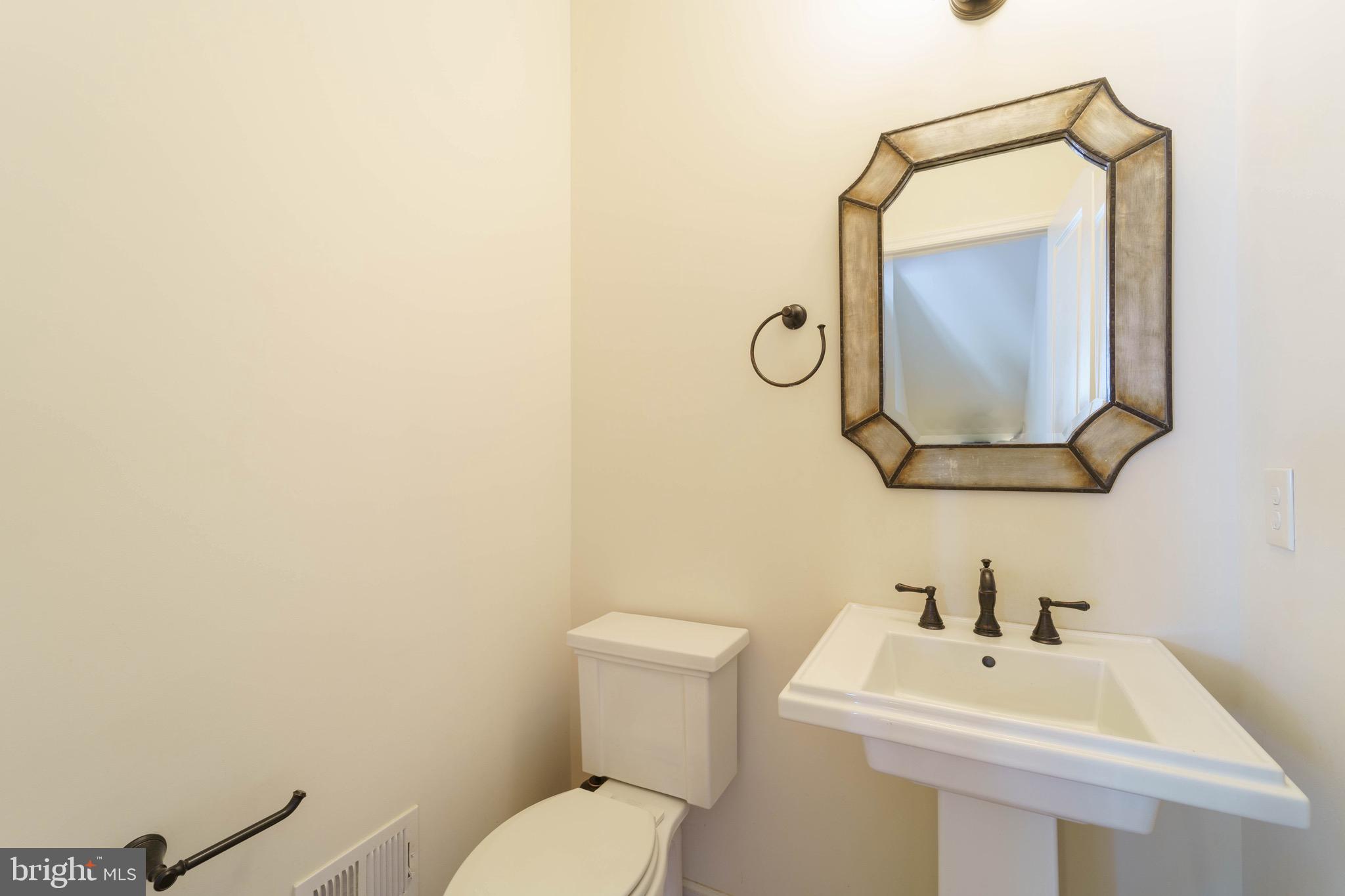 23493 Epperson Square Ashburn, VA 20148 - Photo 8 of 33