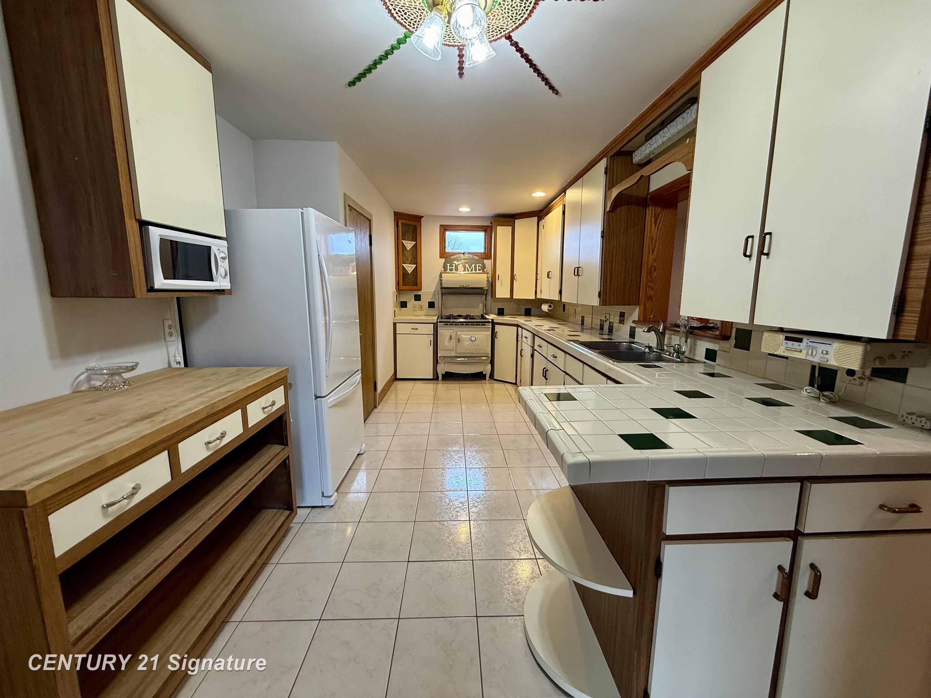3705 North Beyer Road Saginaw, MI 48601 - Photo 5 of 20