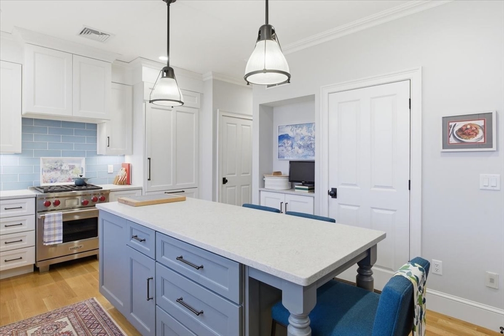 1090 Shore Road, Unit 7 Bourne, MA 02559 - Photo 7 of 42 a kitchen with a stove a refrigerator and a sink