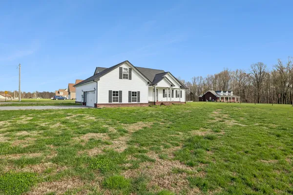 a view of a house with a yard