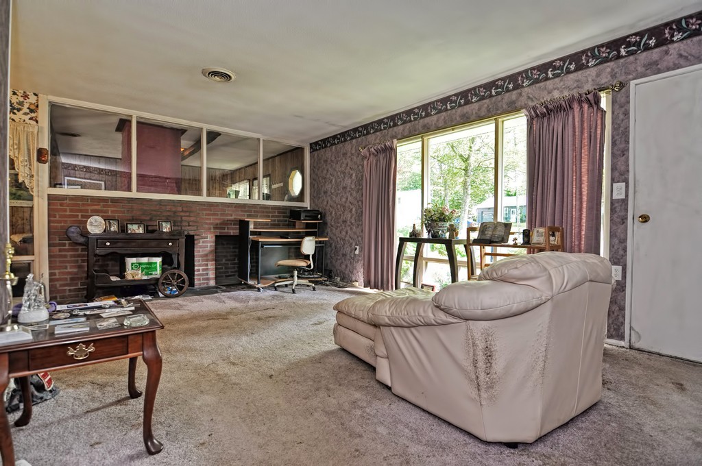 158 Goldthwaite Road Northbridge, MA 01588 - Photo 8 of 30 Gallery Image 8