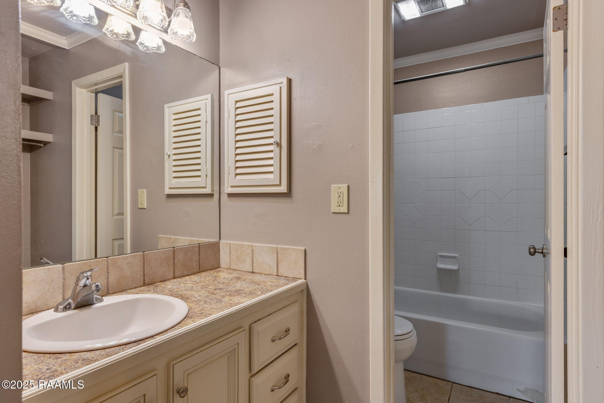 220 Doucet Road, Unit 207A Lafayette, LA 70503 - Photo 16 of 24 17-web-or-mls-220 Doucet Rd 207A-17