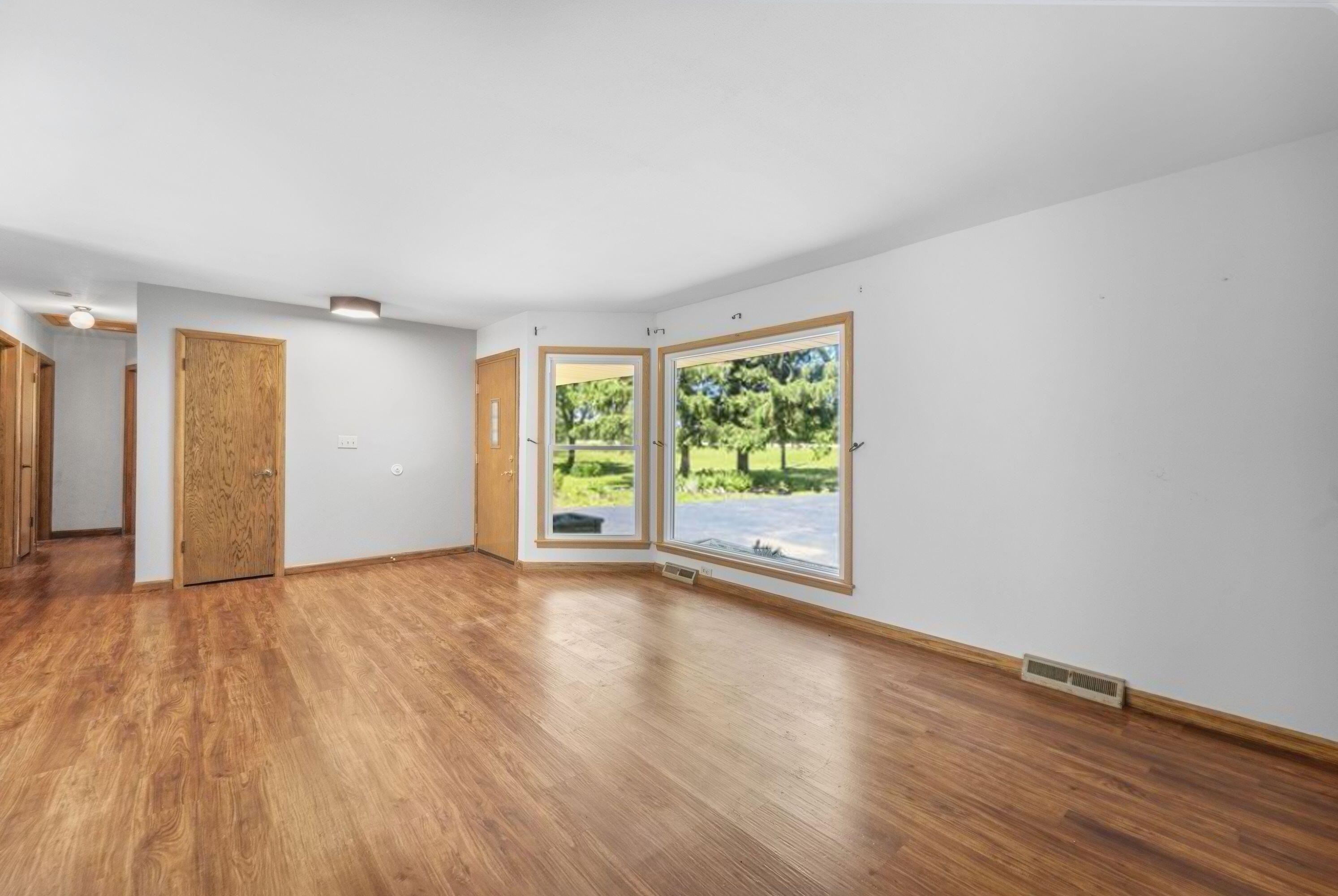 11801 West Appleton Avenue Milwaukee, WI 53224 - Photo 3 of 26 Living room v2