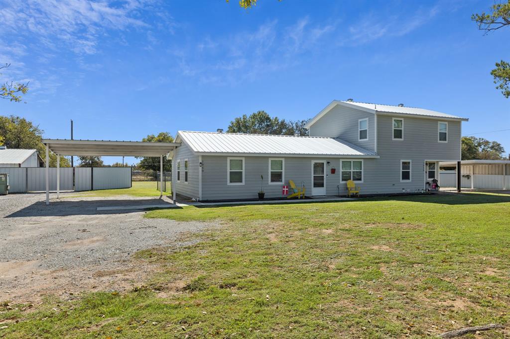 1060 East Reno Road Azle, TX 76020 - Photo 33 of 40 1060-1058. 1060 is one story on left.