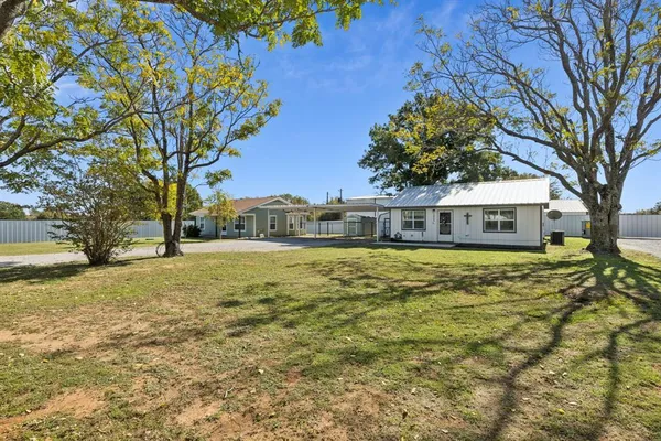 $820,000 | 1060 East Reno Road, Azle, TX 76020