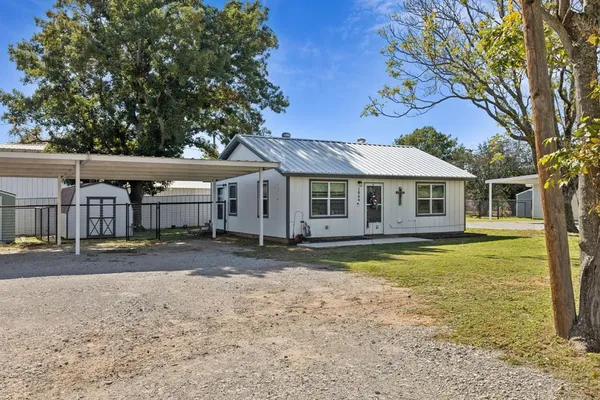 $820,000 | 1060 East Reno Road, Azle, TX 76020