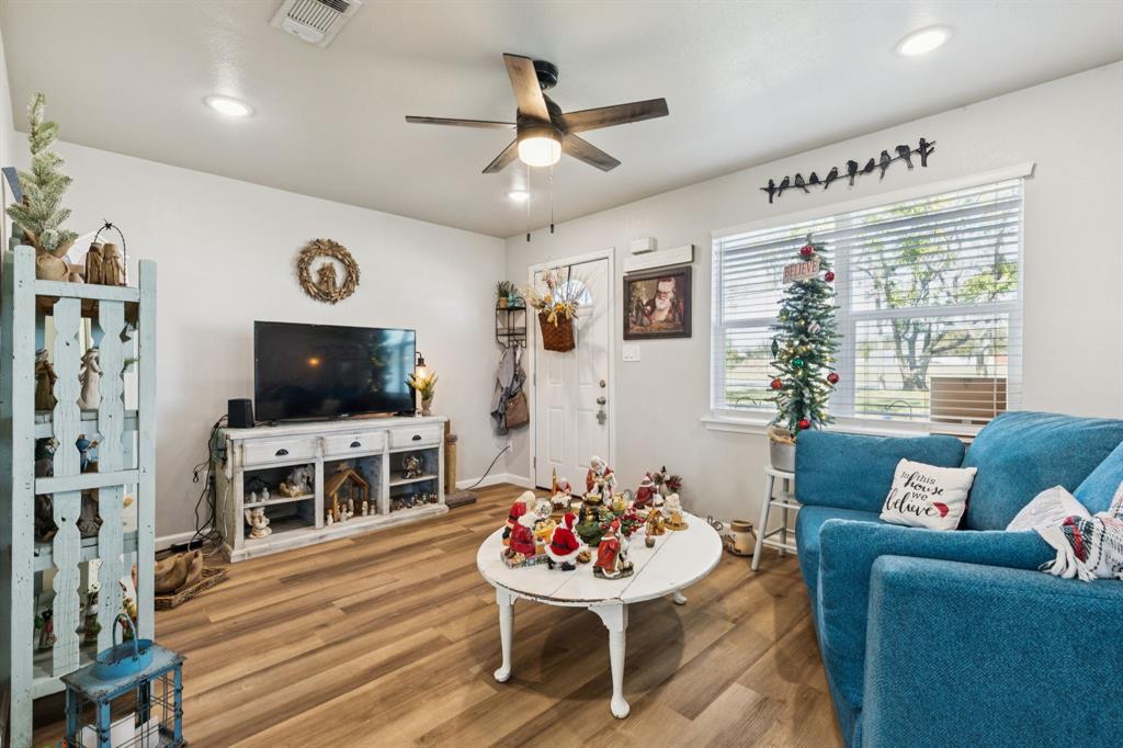 1060 East Reno Road Azle, TX 76020 - Photo 8 of 40 1066