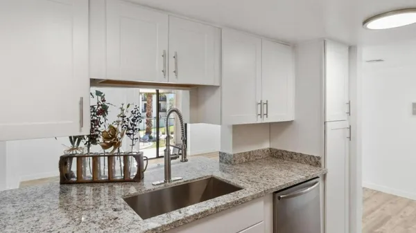 $1,800 | 3033 East Devonshire Avenue, Unit 2033, Phoenix, AZ 85016