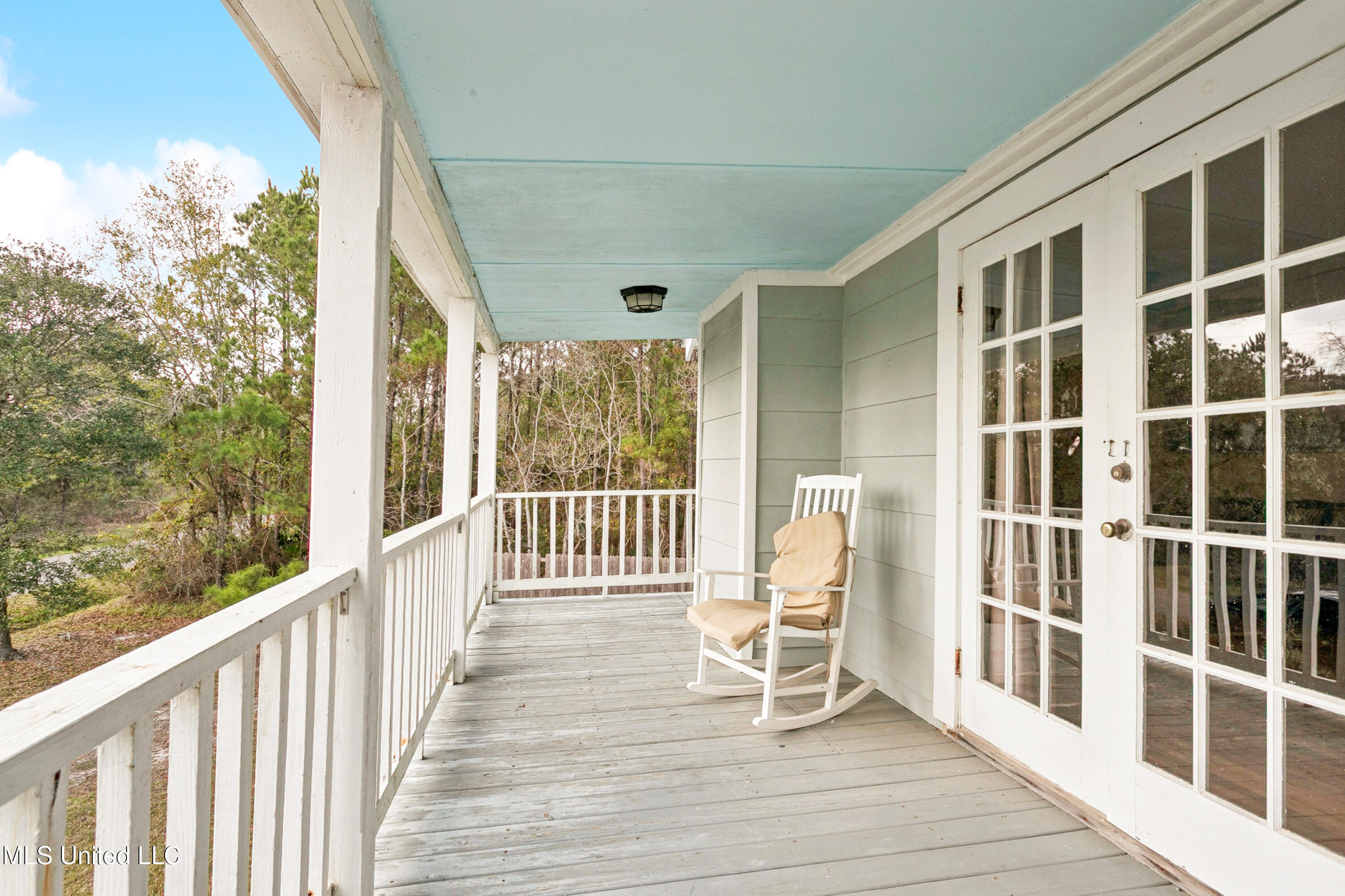 400 Garden Road Bay St. Louis, MS 39520 - Photo 3 of 18 03
