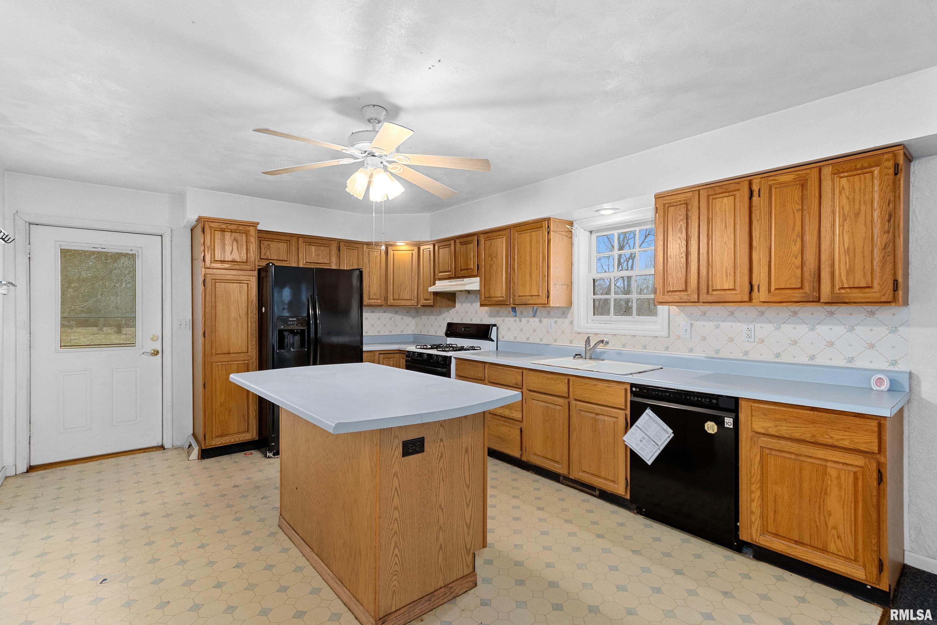 6921 West Lancaster Road Peoria, IL 61607 - Photo 14 of 70